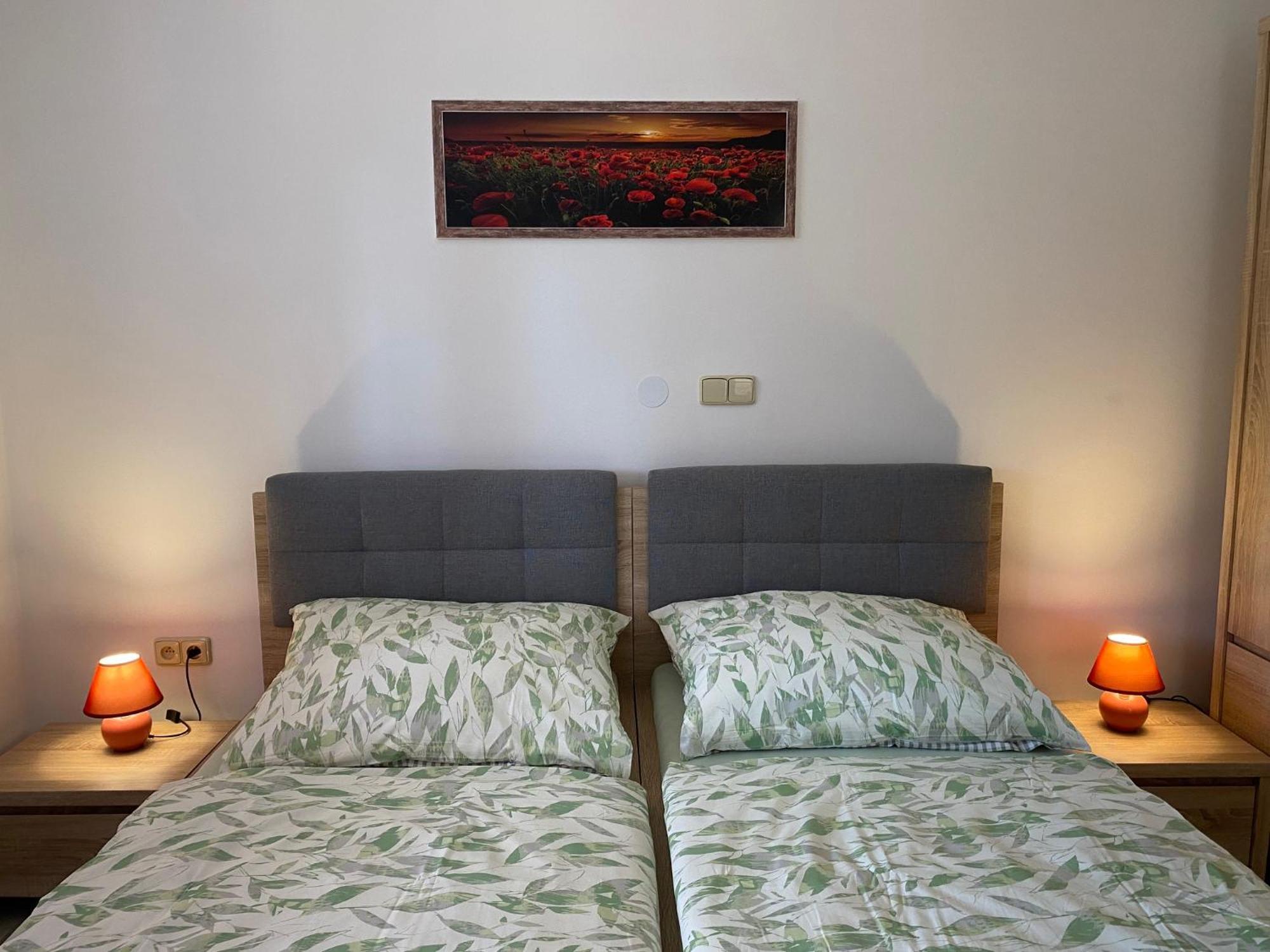 Slunny S Terasou A Zahradou Holiday home *